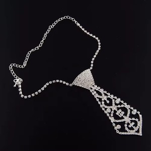 Collier ras du cou sexy <span class=keywords><strong>en</strong></span> strass pour femme, nouveau modèle, <span class=keywords><strong>prix</strong></span> d'usine de gros, collier à perles de cristal à bas coût - Product Image 4