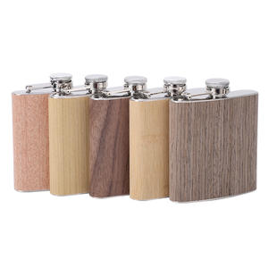 Gourde isotherme en acier inoxydable <span class=keywords><strong>de</strong></span> 6 oz avec couvercle imitation bois, gourde portable anti-fuite pour whisky et vodka, gourde personnalisable avec logo, idéale comme cadeau - Product Image 1