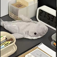 Trousse à crayons créative en peluche de dessin animé, douce et adorable, en forme de poupée animale apaisante, style coréen, sac de rangement de papeterie avec fermeture