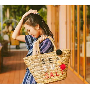 <span class=keywords><strong>Sac</strong></span> à Bandoulière en Paille Marocaine pour Dames de Grande Capacité de Créateur Célèbre <span class=keywords><strong>Sac</strong></span> de Plage d'Été avec Pom Pom Broderie Logo Personnalisé <span class=keywords><strong>Sac</strong></span> - Product Image 3