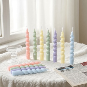 Velas Aromáticas Modernas Hechas a Mano con Tallo Largo, Espiral Retorcida de Cera de Parafina, Creando Atmósfera Navideña y de Cumpleaños - Product Image 2