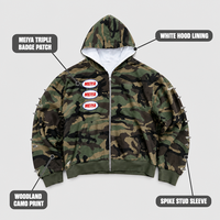 Sudadera con capucha para hombre personalizada de 450GSM, color verde oliva, con estampado de camuflaje Woodland, parche de triple insignia, mangas con remaches, forro blanco y cremallera completa, para ropa urbana.
