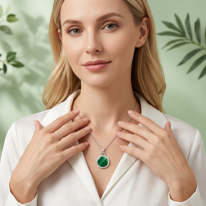 Collar de Plata de Ley 925 con Malaquita, Colgante Redondo Verde Cabujón, Cadena de Eslabones, Joyería para Compromiso, Boda o Fiesta - Product Image 3