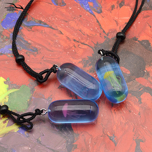 Collier Pendentif Méduse Mignonne Lumineuse en Résine Thème Océan Keep Diving – Accessoire Cadeau Unisexe - Product Image 1