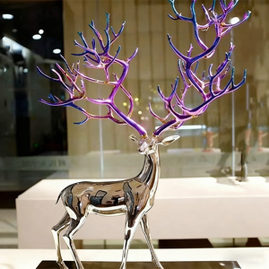 Escultura de ciervo Sika de fibra de vidrio personalizada, estatua artística de estilo de dibujos animados con galvanoplastia pintada a mano - Product Image 2