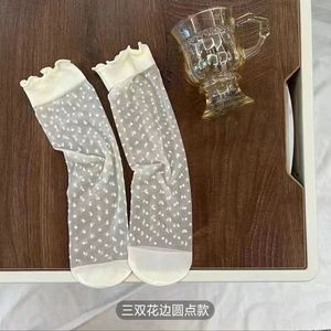 Chaussettes ultra fines pour femmes, respirantes, en soie glacée, avec bordure en dentelle, pour un usage décontracté - Product Image 4