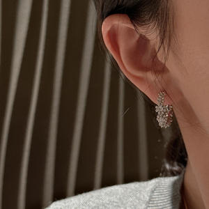 Pendientes de Plata de Ley S925 con Diseño Vintage en Forma de C, Joyería Elegante con Microcirconitas Incrustadas, Estilo Simple y Moderno - Product Image 2