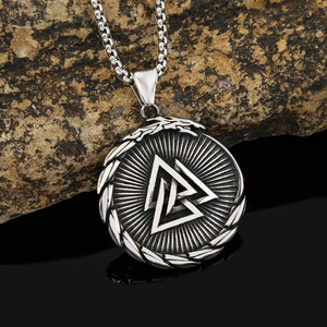 Yunnique – collier avec pendentif Dragon Triquetra Viking en acier inoxydable pour hommes, design géométrique, bijoux cadeau - Product Image 3