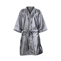 Bata de salón de peluquería de poliéster impermeable con logotipo personalizado para salón de belleza Spa con bolsillos Kimono de pelo cliente bata de Spa Bata