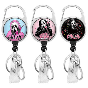   Llavero retráctil de Halloween con clip giratorio de cara de fantasma rosa y hebilla de montañismo - Product Image 1