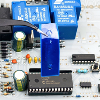 Colle de masquage pelable résistante aux acides et aux alcalis pour la protection temporaire locale des métaux et des plastiques lors de l'électrodéposition et de l'anodisation