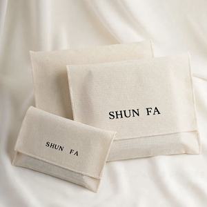 大人気！シルク印刷 エコフレンドリー カスタムロゴ入り 天然コットン製ギフト巾着袋 (ポーチ包装用) - Product Image 1