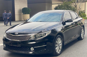 Hyundai Kia <span class=keywords><strong>K5</strong></span> d'occasion 2016 2.0L Automatique GL 161CV 5 places Essence Berline Compacte Pas Cher Marque Chinoise Boîte Auto 6 Vitesses Traction Avant - Product Image 2
