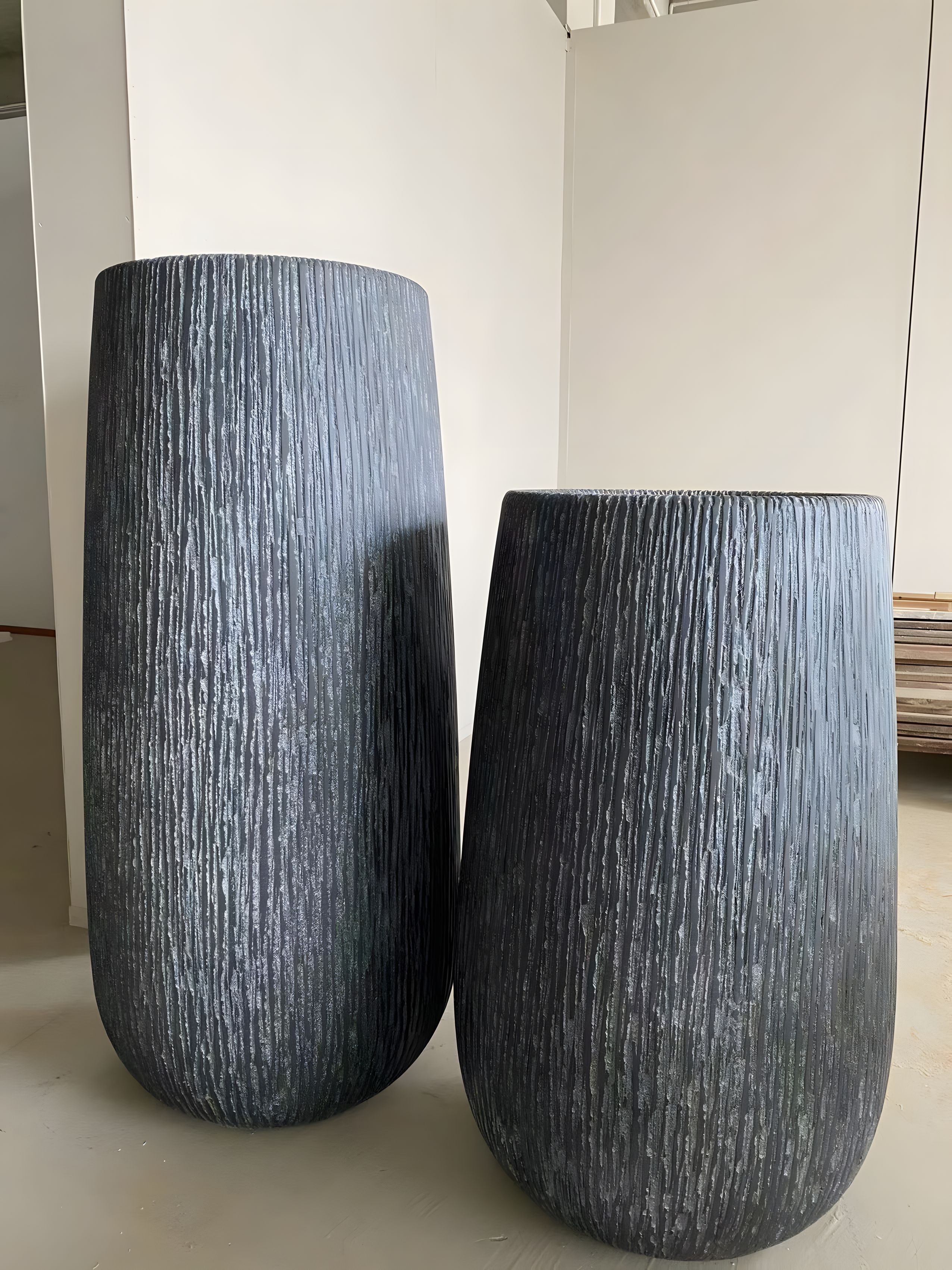 สีเทาเข้ม