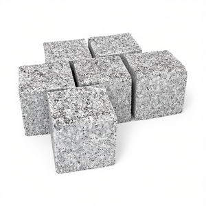 Dalles de granit à face fendue gris rosé 80x100x100, blocs de pavés en pierre naturelle à côtés sciés, matériau de pavage extérieur - Product Image 1
