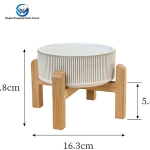 Personalizado 500ml Cerâmica <span class=keywords><strong>Pet</strong></span> Tigelas Suporte De Madeira Ecológico Padrão Sólido Raised Puppy Dog & Cat Comida & Água <span class=keywords><strong>Bowl</strong></span> Set - Product Image 4