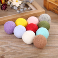 5cm Umweltfreundliche Wollfilzkugeln Runde DIY Kleine Anhänger Weihnachtsbaum-Dekoration Koreanischer Trend 10 Farben Sortiert Großhandel
