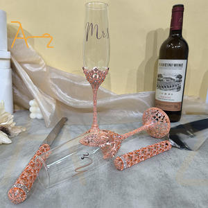 Verre à champagne en diamant à bordure en or rose de luxe avec logo personnalisé Verres à vin en diamant en or rose Ensemble de couteaux à gâteau et de pelles pour mariage - Product Image 6