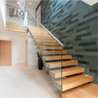 Escalier droit moderne d'intérieur avec rampe en verre et marches en bois pour villa, maison résidentielle, escalier droit personnalisé pour l'intérieur