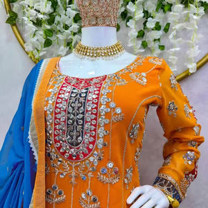 Pakistani Kurta Set hilo bordado Butta y Collar Alta Calidad Hermoso Kurta Set a Precio Mayorista - Product Image 1