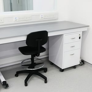 طاولة عمل قياسية لمختبرات متنقلة مع محطة عمل معملية مع شمع - Product Image 6