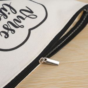 กระเป๋าผ้าแคนวาสพิมพ์โลโก้ตามสั่ง สำหรับใส่เครื่องสำอางหรืออุปกรณ์เครื่องเขียน เหมาะสำหรับแจกเป็นของขวัญส่งเสริมการขายสำหรับธุรกิจ - Product Image 4