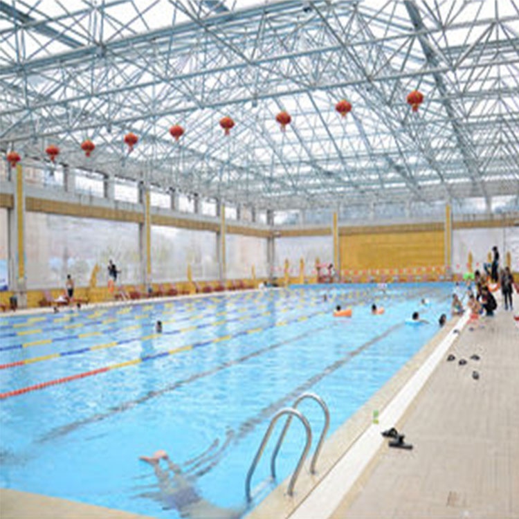 Toit incurvé conception structurelle hangar en acier auvent de piscine de toit