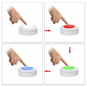 Lot de 6 lampes LED sans fil avec télécommande RGB pour éclairage sous armoire et placard - Product Image 5