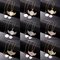 Collier tendance hip-hop en acier inoxydable avec aile d'ange ovale gravée sur mesure, plaqué or 18 carats, chaîne à maillons et design lettre