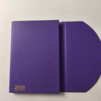 Agenda hebdomadaire A5 en gros, personnalisé, à trois volets, couverture rigide en PU, avec logo estampé à chaud doré, fermeture magnétique, violet