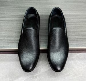 Chaussures Oxford élégantes et décontractées en cuir véritable faites à la main de haute qualité pour le bureau et les occasions spéciales - Product Image 1