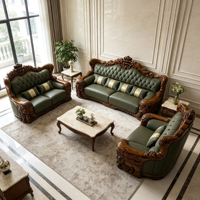 Ensemble de canapés de style manoir européen vintage en cuir capitonné olive, structure en fibre de verre sculptée en noyer foncé avec table basse en marbre