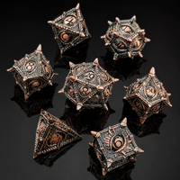 Ensemble de dés de jeu de rôle DND en métal doré rouge brillant, 7 pièces, orné de pointes, fait main, écologique, dés polyédriques pour jeux de table RPG