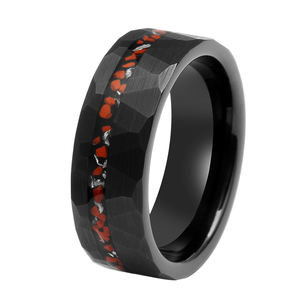 Bague alternative en tungstène <span class=keywords><strong>noir</strong></span> texturé martelé pour homme avec incrustation de météorite et d'os de dinosaure Bague en carbure de tungstène plaqué <span class=keywords><strong>noir</strong></span> - Product Image 1