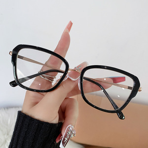 Nouvelle Arrivée Lunettes Anti-Lumière Bleue Asymétriques Monture Tendance à Verres Photochromiques pour Hommes et Femmes Dropshipping Gafas De Sol - Product Image 5