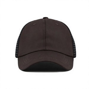 Gorra Trucker Unisex Negra de 6 Paneles con Malla Trasera Ajustable, Estilo Casual para Primavera/Verano - Product Image 2