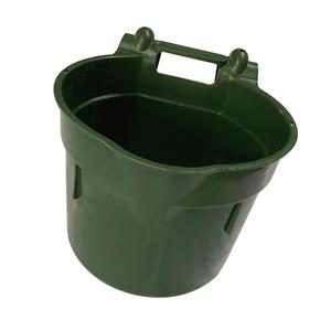 Mangeoire suspendue en plastique de 8 L pour <span class=keywords><strong>chevaux</strong></span>, utilisation en extérieur - Product Image 1