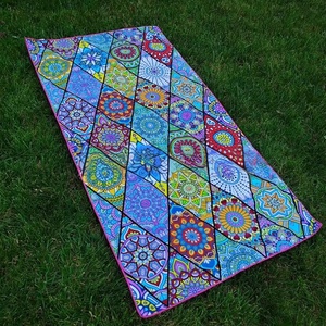 Toalla de playa de microfibra con estampado de mandala bohemia, tela de rizo resistente a la arena para escapadas de verano - Product Image 6