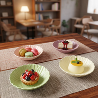 Petite assiette en céramique en forme de fleur de couleur pastel Dingyue, décorée de motifs floraux en relief, pour la cuisine à domicile