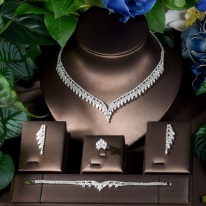 HIBRIDE Conjunto <span class=keywords><strong>de</strong></span> Joyería <span class=keywords><strong>de</strong></span> 4 Piezas con Borla Larga <span class=keywords><strong>de</strong></span> <span class=keywords><strong>Collar</strong></span> y Pendientes <span class=keywords><strong>de</strong></span> Circonita Cúbica para Mujer Accesorios <span class=keywords><strong>de</strong></span> Boda Nupcial Bijoux S-006 - Product Image 2