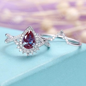 แหวนแต่งงานวินเทจทรงลูกแพร์เงินแท้ 925 ชุบทองคำสีกุหลาบ ประดับด้วยอเล็กซานไดรต์ ชุดแหวนหมั้น - Product Image 3