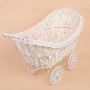 Panier à langer moderne en rotin tressé avec poignée pour bébé - Product Image 1
