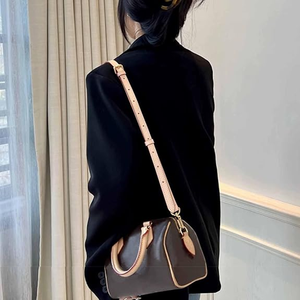 Bandoulière universelle réglable en cuir véritable avec motif monogramme robuste pour la modification de sacs - Product Image 1