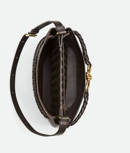 Sac seau Bottega BV Andiamo, sac seau en cuir de veau soyeux avec détail de nœud signature et bandoulière coulissante Veneta - Product Image 6