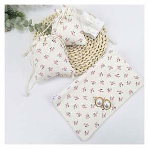 Bolsa de Algodón con Estampado de Flores Pequeñas, Peso Medio, Diseño Sorprendentemente Suave y Cómodo, Bolsa Local para Joyería - Product Image 1