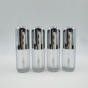 Tube de gloss à lèvres vide en plastique dépoli avec bouchon argenté électroplaqué et applicateur – Emballage cosmétique personnalisable - Product Image 2