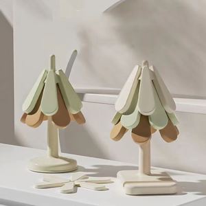 硅胶圣诞树耐热餐桌垫 跨境隔热垫 锅垫 餐具系列 - Product Image 1