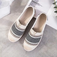 Sepatu kanvas terlaris, lembut, nyaman, dan bernapas, cocok untuk pemakaian kasual sehari-hari.