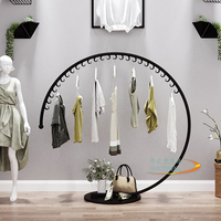 Présentoir de magasin de vêtements en forme de C présentoir de vêtements pour enfants et femmes étagères de présentoir de vêtements pour boutique