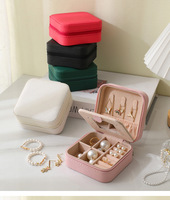 Organisateur de bijoux portable, boîte de rangement de voyage carrée pour colliers, boucles d'oreilles, bagues, boîte en PU à fermeture éclair